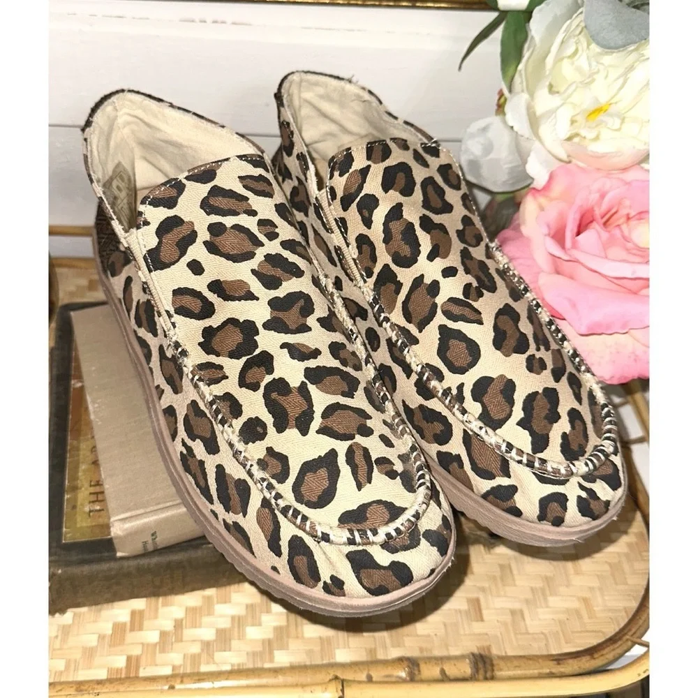 Outwoods Brown Leopard Walk Sneakers size 8.5 NWOT